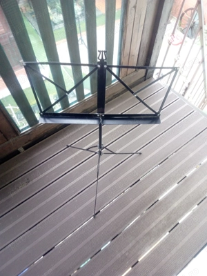 Suport portativ pliabil din metal