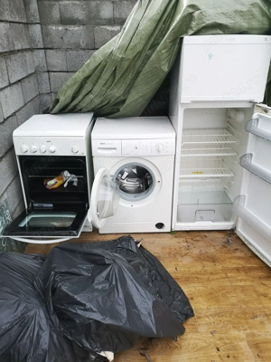 Vand frgider,masina de spalat,aragaz,folosite,necesita curatenie,stare bunaa ,350 lei toate.