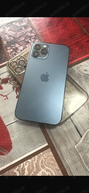 Vând iPhone 12 Pro     Capacitate maximă 100 + încărcător 