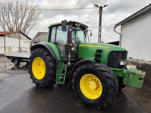 John Deere 7430