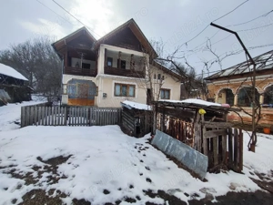 Casa si teren de vanzare într-o zonă înconjurată de păduri si aer curat, lângă orașul Găești  - imagine 9