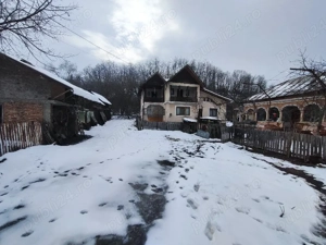 Casa si teren de vanzare într-o zonă înconjurată de păduri si aer curat, lângă orașul Găești  - imagine 3