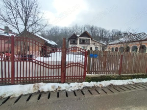 Casa si teren de vanzare într-o zonă înconjurată de păduri si aer curat, lângă orașul Găești  - imagine 10