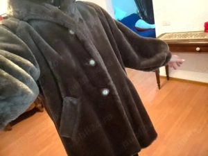 Pardesiu feminin din blană sintetică fină, model cloș