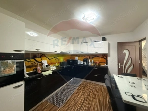 Casă / Vilă cu 5 camere de vânzare - imagine 8