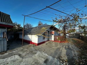 Casa batraneasca din caramida de vanzare si 4500 mp teren Negri Bacau - imagine 9