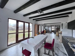 Pensiune în construcție cu potențial turistic și teren generos. 420mp utili  - imagine 9