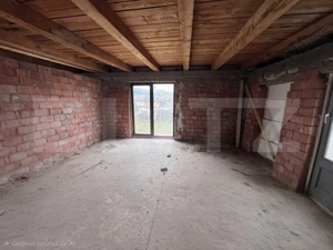 Pensiune în construcție cu potențial turistic și teren generos. 420mp utili  - imagine 17