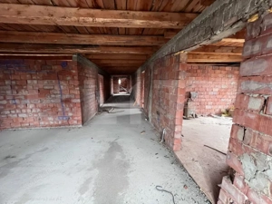 Pensiune în construcție cu potențial turistic și teren generos. 420mp utili  - imagine 16