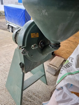 Moară cereale ciocane 