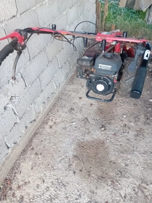 vând motocoasa 2an 1