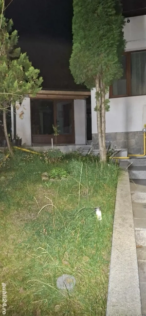 Sinaia,doua proprietati garsoniera in curte si apartament in vila zona Peles str.Furnica - imagine 2