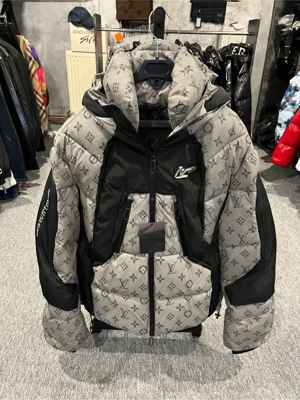 Geaca Louis Vuitton size 48