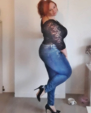     NOU!!!   ROSCATA  deosebita ,ochii verzi ,ten alb ,buze carnoase