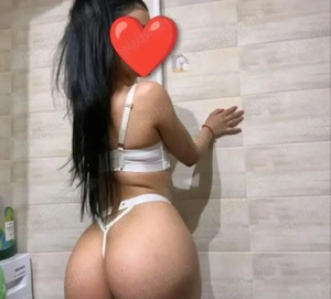 Buna numele meu este Elysa Pupiciiiii x