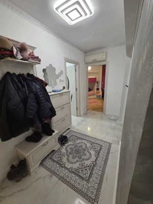 Apartament 3 camere, Etaj 3 8, bloc 1993, renovat complet - imagine 2