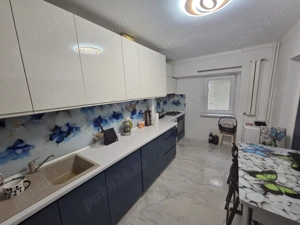 Apartament 3 camere, Etaj 3 8, bloc 1993, renovat complet - imagine 5