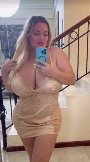 sant eela. sant o fata nouo cu forme apetisante fac party