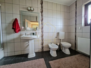 Casa individuala impartita in 2 apartamente | Ianova - imagine 8