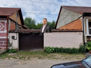 Clocotici Lot de Casa cu amprenta, apa, curent, teren 576 mp.