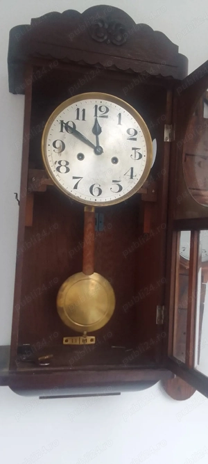 Vând ceas mecanic cu pendulă foarte vechi 