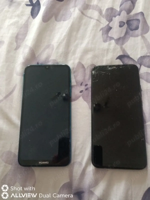 vând două telefoane Huawei are display-ul bun 
