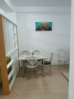 Închiriez apartament 