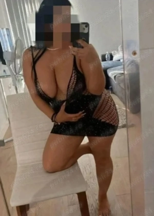 Bruneta cu forme frumoase și sânii mari partty girl poze 100% reale făcute în locatie