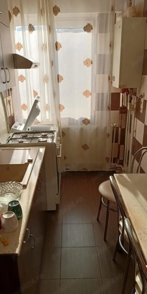 Vând apartament 2 camere etaj 4 decomandat  - imagine 2