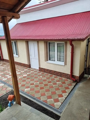 De vanzare Vila din caramida la 5 minute de Roman, compusă din 7 camere 110.000 euro 