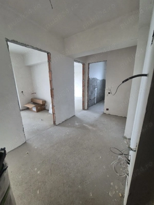 Vand apartament compus din 2 camere, hol, baie ,bucătărie si balcon, semifinisat Str. Liviu Rebreanu - imagine 2
