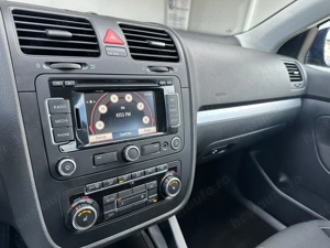 Volkswagen Jetta 1.6 Benzina 102 CP 2010 - imagine 17