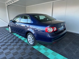 Volkswagen Jetta 1.6 Benzina 102 CP 2010 - imagine 3