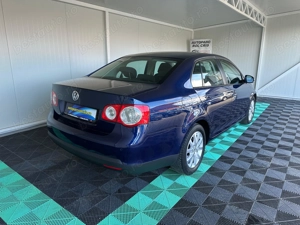 Volkswagen Jetta 1.6 Benzina 102 CP 2010 - imagine 10