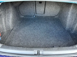 Volkswagen Jetta 1.6 Benzina 102 CP 2010 - imagine 12