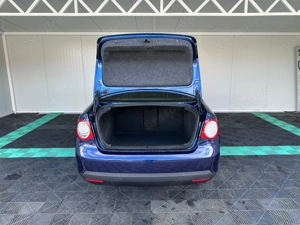 Volkswagen Jetta 1.6 Benzina 102 CP 2010 - imagine 11