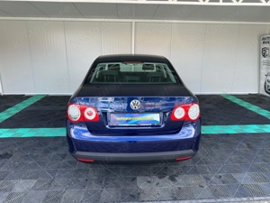 Volkswagen Jetta 1.6 Benzina 102 CP 2010 - imagine 4