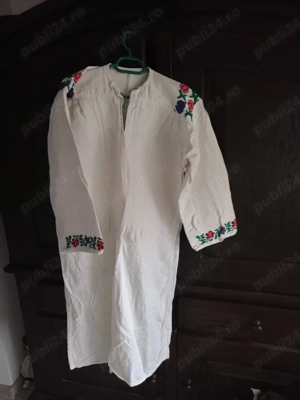 vand lot format din 5 buc  camese foarte vechi țesute  - imagine 2