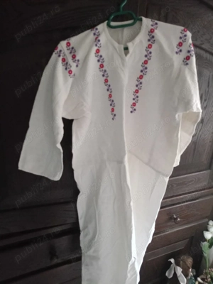 vand lot format din 5 buc  camese foarte vechi țesute 