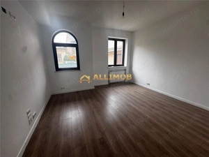 Apartament cu 2 camere, curte 100 mp, garaj si boxa, Zona Bulevardul Independentei Ploiesti.