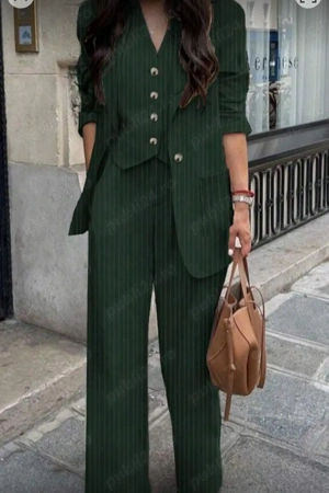 Vand costum de dama XL Trei piese ..