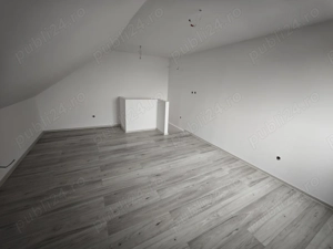 Apartament cu scară interioară - imagine 4