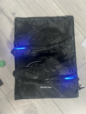 Balenciaga  - imagine 3