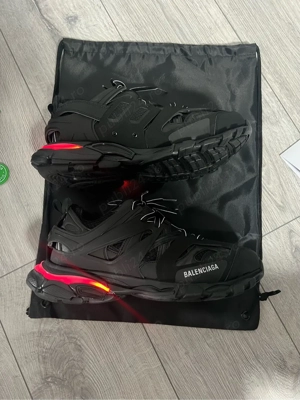 Balenciaga  - imagine 4