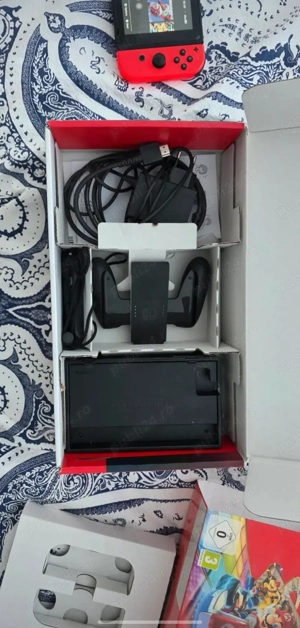 Vând Nintendo Switch cu micro sd card si 2 jocuri - imagine 2