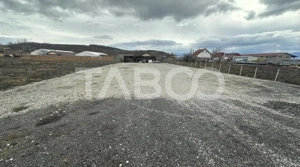 Teren de inchiriat 2000mp acces direct din drum asfaltat Viile Sibiulu - imagine 2