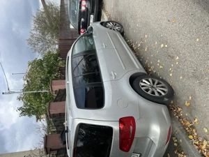 Touran 2011, mașina de familie - imagine 7