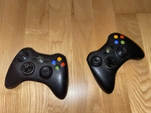 Consola jocuri XBOX 360 S 250 GB HDD + 2 controlere wireless - imagine 3