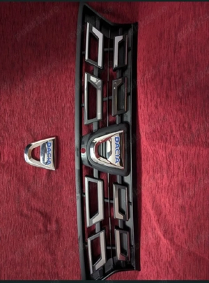 Grila Duster 2 + emblema hayon