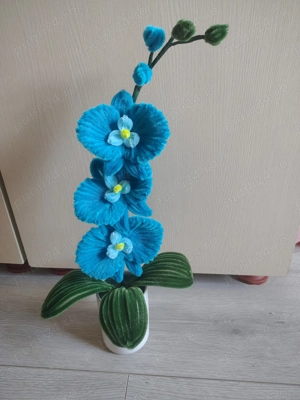 Flori lucrate manual din sarma plusata